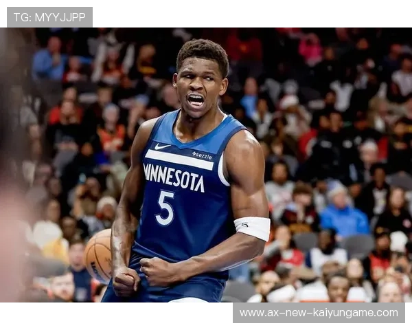 NBA爱德华兹轻盈拉杆突破赢得掌声