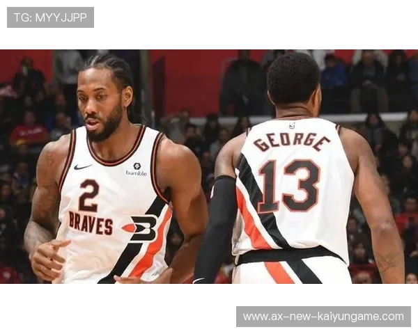 伦纳德中距离出手，洛杉矶快船稳稳回应